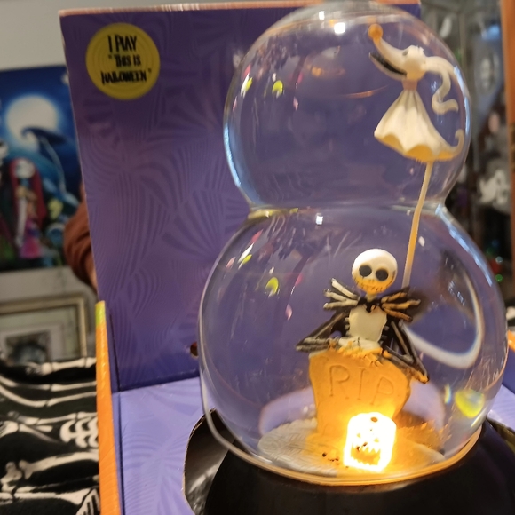 Nightmare before Christmas jack and zero Halloween light up snow globe. - Picture 3 of 3